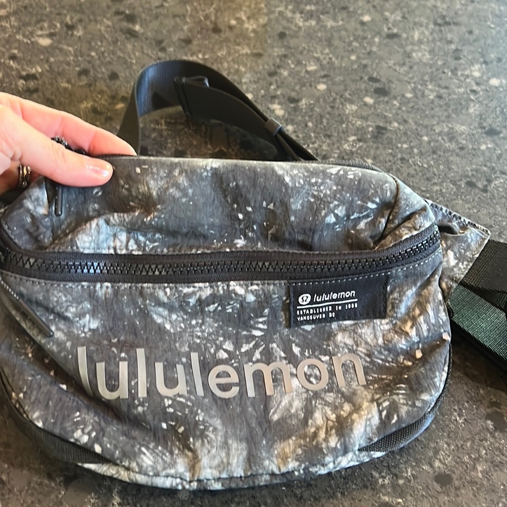 Lululemon large bum bag